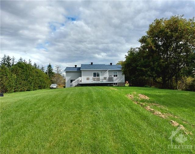 3960 Drouin Road, House detached with 3 bedrooms, 2 bathrooms and 7 parking in Clarence Rockland ON | Image 12