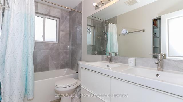 459 Renforth Dr, House detached with 3 bedrooms, 4 bathrooms and 6 parking in Toronto ON | Image 3