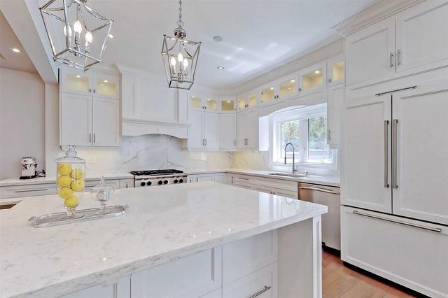 553 Davos Rd, House detached with 4 bedrooms, 3 bathrooms and 4 parking in Vaughan ON | Image 2