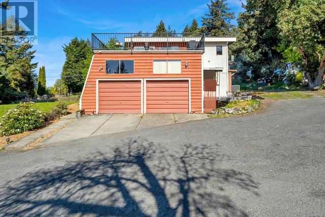 544 Windthrop Rd, House detached with 3 bedrooms, 3 bathrooms and 5 parking in Colwood BC | Image 3