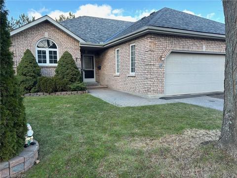300 Franmor Drive, House attached with 2 bedrooms, 2 bathrooms and 4 parking in Peterborough ON | Card Image