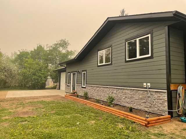 60 Range Road, House detached with 5 bedrooms, 4 bathrooms and 15 parking in Vermilion River County AB | Image 3