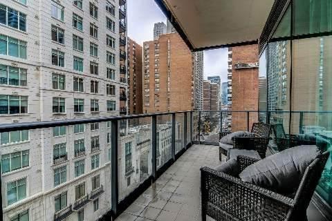 601 - 77 Charles St W, Condo with 2 bedrooms, 2 bathrooms and 1 parking in Toronto ON | Image 8
