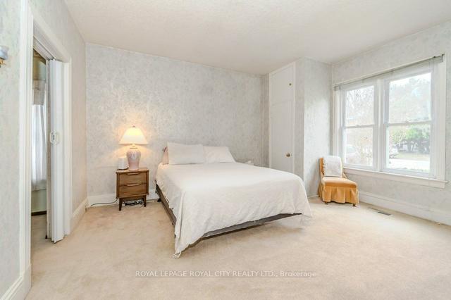 27 Lowell St N, House detached with 3 bedrooms, 1 bathrooms and 4 parking in Cambridge ON | Image 5