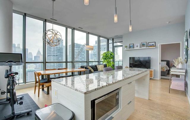 3503 - 8 Charlotte St, Condo with 2 bedrooms, 2 bathrooms and 1 parking in Toronto ON | Image 6