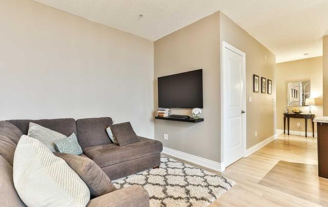417 - 2396 Major Mackenzie Dr W, Condo with 2 bedrooms, 2 bathrooms and 2 parking in Vaughan ON | Image 3