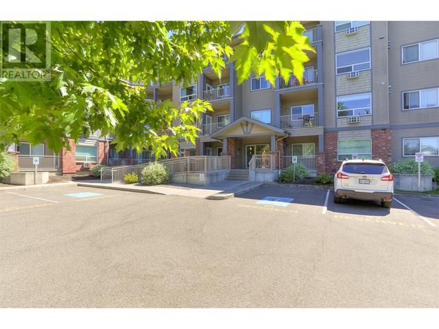 312 - 770 Rutland Road N, Condo with 2 bedrooms, 2 bathrooms and null parking in Kelowna BC | Image 4