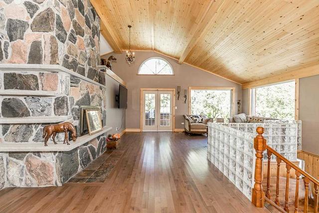 1592 Windermere Rd, House detached with 4 bedrooms, 3 bathrooms and 23 parking in Muskoka Lakes ON | Image 2