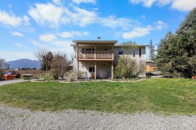 2813 Highway 3, House detached with 3 bedrooms, 2 bathrooms and null parking in Central Kootenay B BC | Image 2