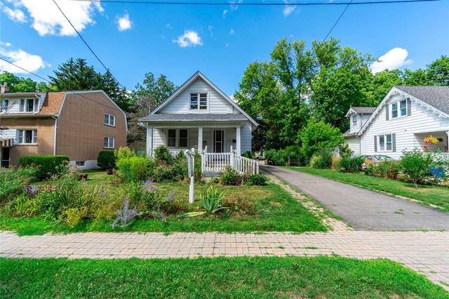 135 Centre St W, House detached with 3 bedrooms, 2 bathrooms and 4 parking in Richmond Hill ON | Image 1