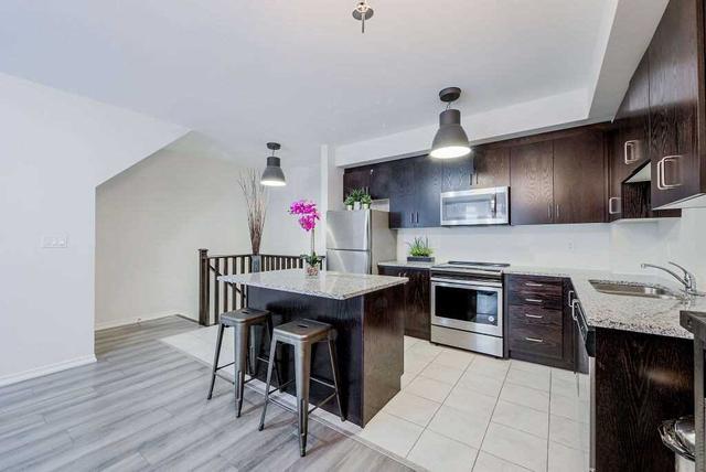 139 - 27 Applewood Lane, Townhouse with 2 bedrooms, 3 bathrooms and 1 parking in Toronto ON | Image 2