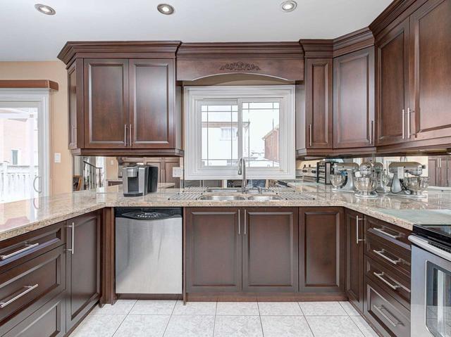 3 Mast Dr, House detached with 4 bedrooms, 4 bathrooms and 6 parking in Brampton ON | Image 4