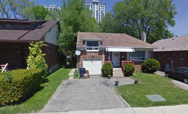 60* Avondale Ave, House detached with 9 bedrooms, 4 bathrooms and 8 parking in Toronto ON | Image 2
