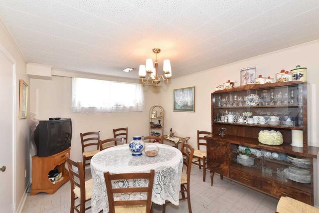 52 Lilywood Rd, House detached with 3 bedrooms, 2 bathrooms and 5 parking in Toronto ON | Image 21