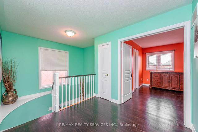 17 Freesia Rd, House detached with 3 bedrooms, 4 bathrooms and 6 parking in Brampton ON | Image 9