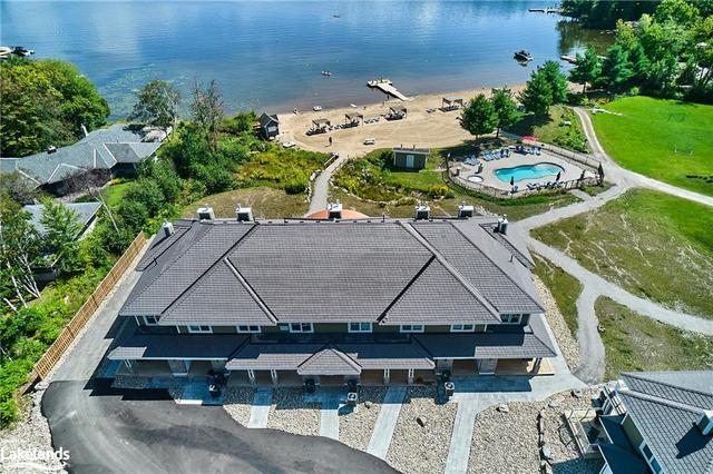 102a - 1869 Highway 118 Road W, House attached with 2 bedrooms, 2 bathrooms and 1 parking in Muskoka Lakes ON | Image 1