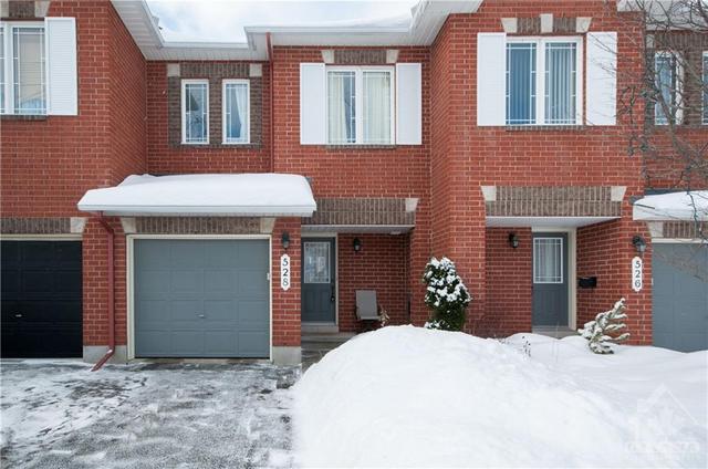 528 Woodchase Street, Townhouse with 3 bedrooms, 3 bathrooms and 3 parking in Ottawa ON | Image 2