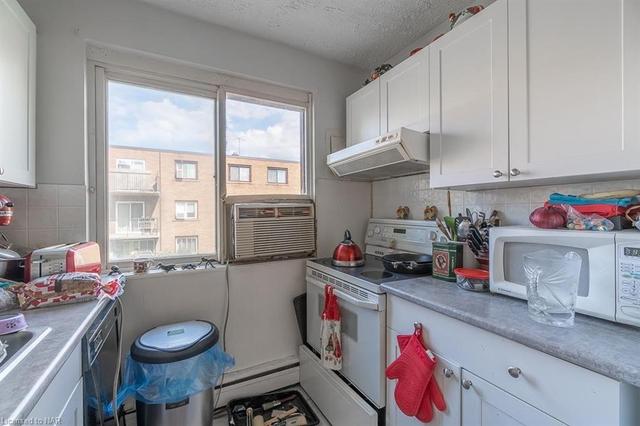 28 - 450 Carlton Street, House attached with 2 bedrooms, 1 bathrooms and 1 parking in St. Catharines ON | Image 5