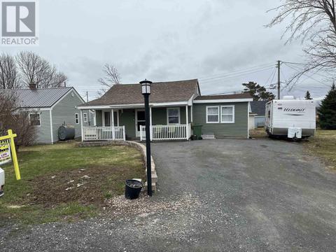 135 Oak Street, House detached with 2 bedrooms, 1 bathrooms and null parking in Pictou NS | Card Image