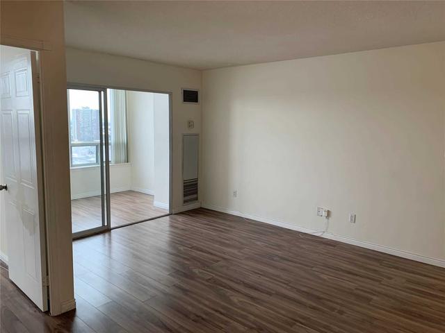 1614 - 135 Hillcrest Ave, Condo with 2 bedrooms, 1 bathrooms and 1 parking in Mississauga ON | Image 10