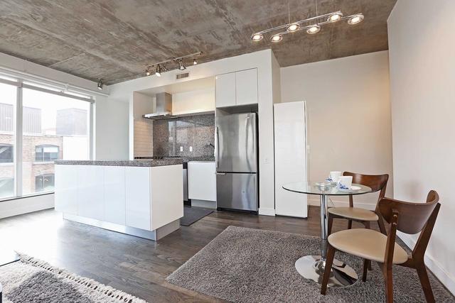 606 - 75 Portland St, Condo with 2 bedrooms, 2 bathrooms and 1 parking in Toronto ON | Image 2