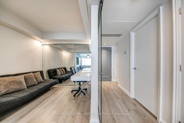2818 - 155 Yorkville Ave, Condo with 2 bedrooms, 2 bathrooms and 1 parking in Toronto ON | Image 8
