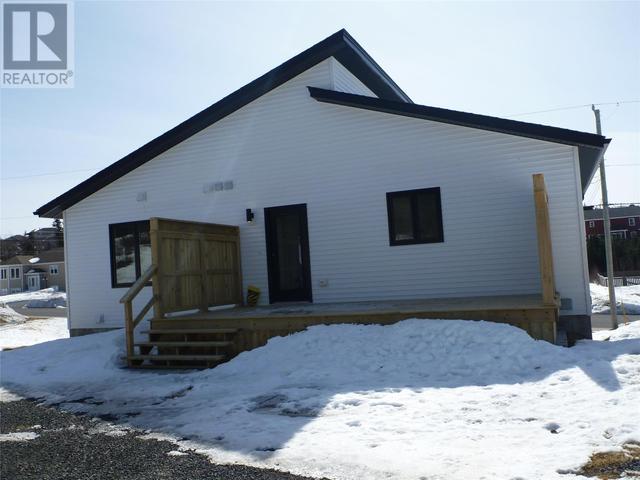 37 Sunset Drive, House other with 6 bedrooms, 3 bathrooms and null parking in Clarenville NL | Image 4