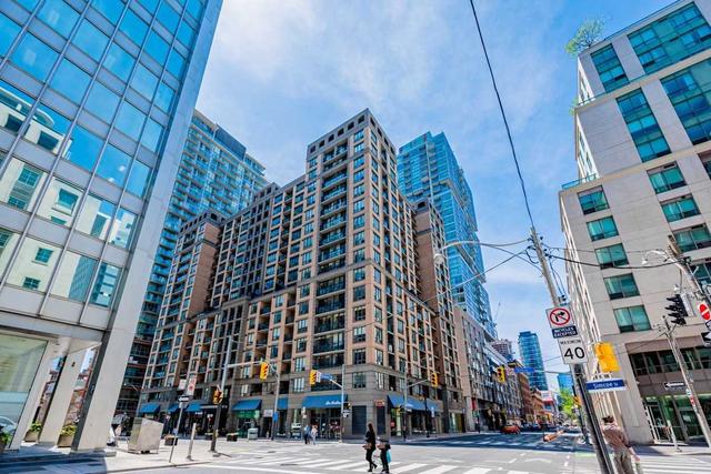 1419 - 140 Simcoe St, Condo with 2 bedrooms, 1 bathrooms and 1 parking in Toronto ON | Card Image