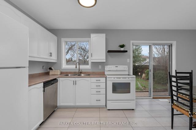 7 Charleson Dr, House detached with 3 bedrooms, 1 bathrooms and 3 parking in Barrie ON | Image 2