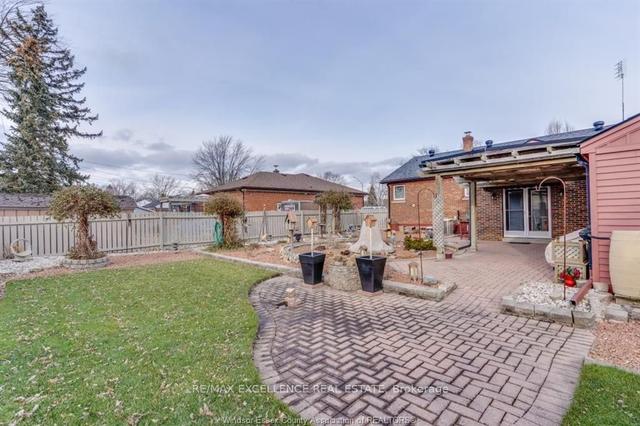 3551 Dominion Blvd, House detached with 3 bedrooms, 3 bathrooms and 5 parking in Windsor ON | Image 28