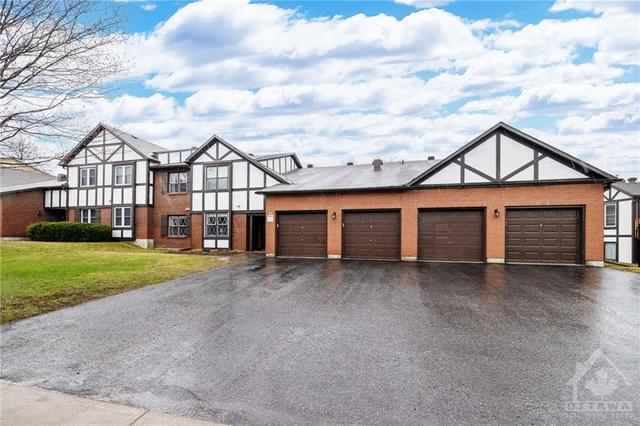 35 Stonehaven Drive, Condo with 2 bedrooms, 2 bathrooms and 2 parking in Ottawa ON | Image 1