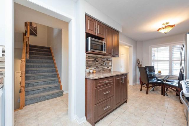 814 Herman Way, House attached with 3 bedrooms, 3 bathrooms and 3 parking in Milton ON | Image 5