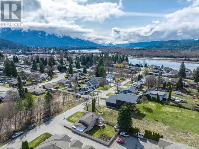 145 Columbia Park Drive, House detached with 2 bedrooms, 2 bathrooms and null parking in Revelstoke BC | Image 37
