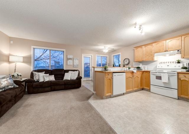 134 Hidden Creek Rise Nw, House semidetached with 3 bedrooms, 2 bathrooms and 2 parking in Calgary AB | Card Image