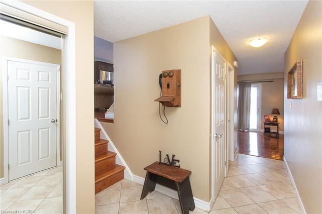 3 Daniel Court, House detached with 3 bedrooms, 1 bathrooms and 3 parking in Kawartha Lakes ON | Image 6