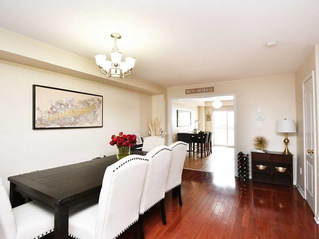 793 Candlestick Circ, House attached with 3 bedrooms, 4 bathrooms and 2 parking in Mississauga ON | Image 4