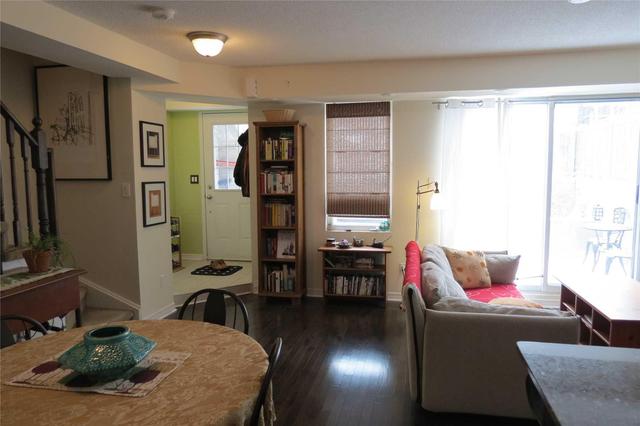 Th135 - 5 Elsie Lane, Condo with 2 bedrooms, 2 bathrooms and 1 parking in Toronto ON | Image 7