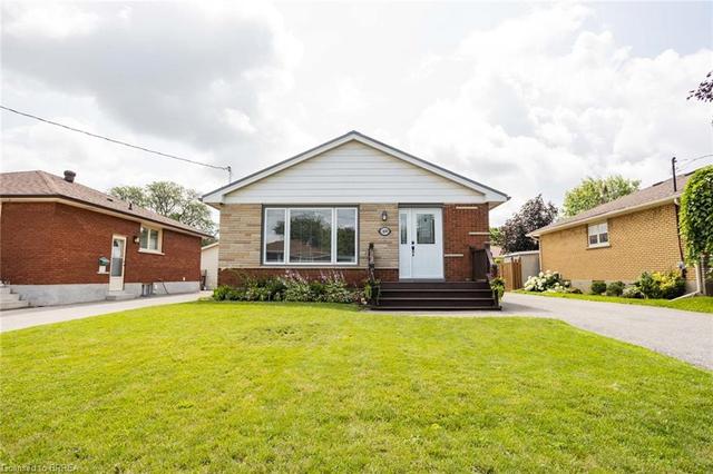 100 Eighth Avenue, House detached with 3 bedrooms, 2 bathrooms and 7 parking in Brantford ON | Image 1