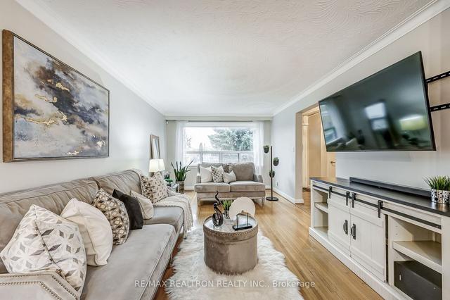 52 Kanarick Cres, House semidetached with 3 bedrooms, 2 bathrooms and 4 parking in Toronto ON | Image 12