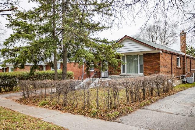 20 Lewiston Rd, House detached with 3 bedrooms, 1 bathrooms and 4 parking in Toronto ON | Image 1