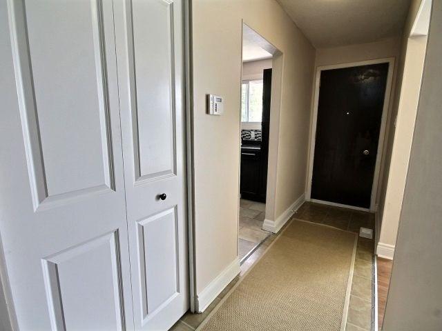 591 Eastvale Dr, House detached with 3 bedrooms, 2 bathrooms and 3 parking in Ottawa ON | Image 3