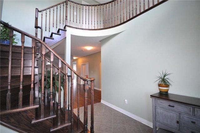 166 Downy Emerald Dr, House detached with 4 bedrooms, 4 bathrooms and 4 parking in Bradford West Gwillimbury ON | Image 3