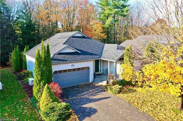 7 Stonehedge Clse, House detached with 2 bedrooms, 2 bathrooms and 6.5 parking in Gravenhurst ON | Image 1