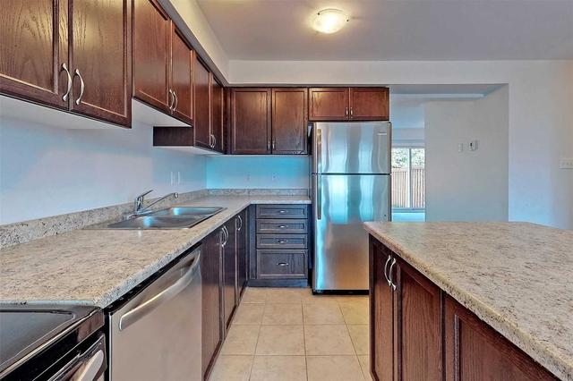 91 Frank's Way, House attached with 3 bedrooms, 2 bathrooms and 3 parking in Barrie ON | Image 3