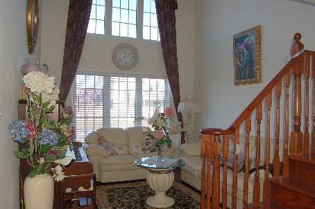 49 Seasons Dr, House detached with 3 bedrooms, 4 bathrooms and 2 parking in Toronto ON | Image 2