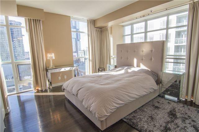 lph07 - 21 Nelson St, Condo with 1 bedrooms, 2 bathrooms and 1 parking in Toronto ON | Image 9