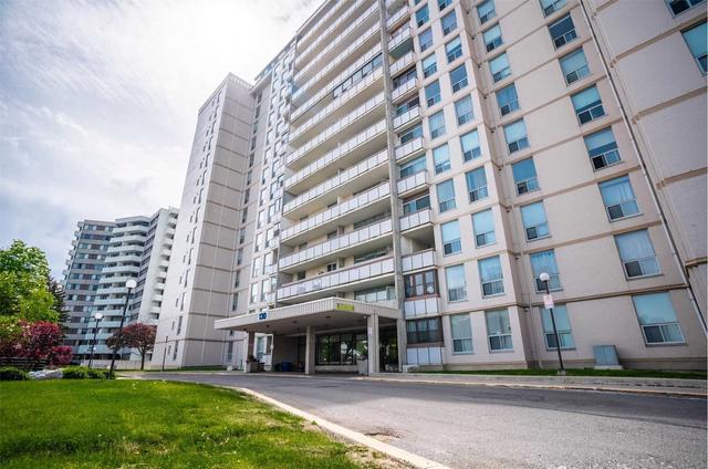 1209 - 130 Neptune Dr, Condo with 3 bedrooms, 2 bathrooms and 1 parking in Toronto ON | Image 12