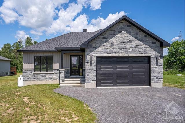 15681 Country Road 43 Road, House detached with 3 bedrooms, 2 bathrooms and 14 parking in North Stormont ON | Card Image