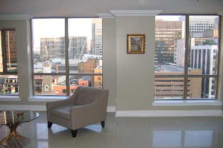 1001 - 40 Scollard St, Condo with 1 bedrooms, 1 bathrooms and null parking in Toronto ON | Image 3