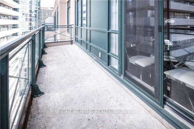 1606 - 35 Hayden St, Condo with 2 bedrooms, 2 bathrooms and 1 parking in Toronto ON | Image 7